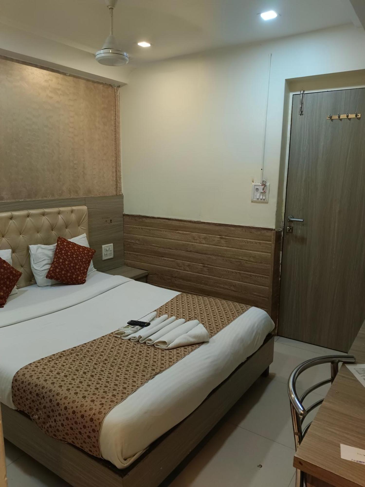 Hotel Time Gold Near Domestics Airport Bombay Exterior foto