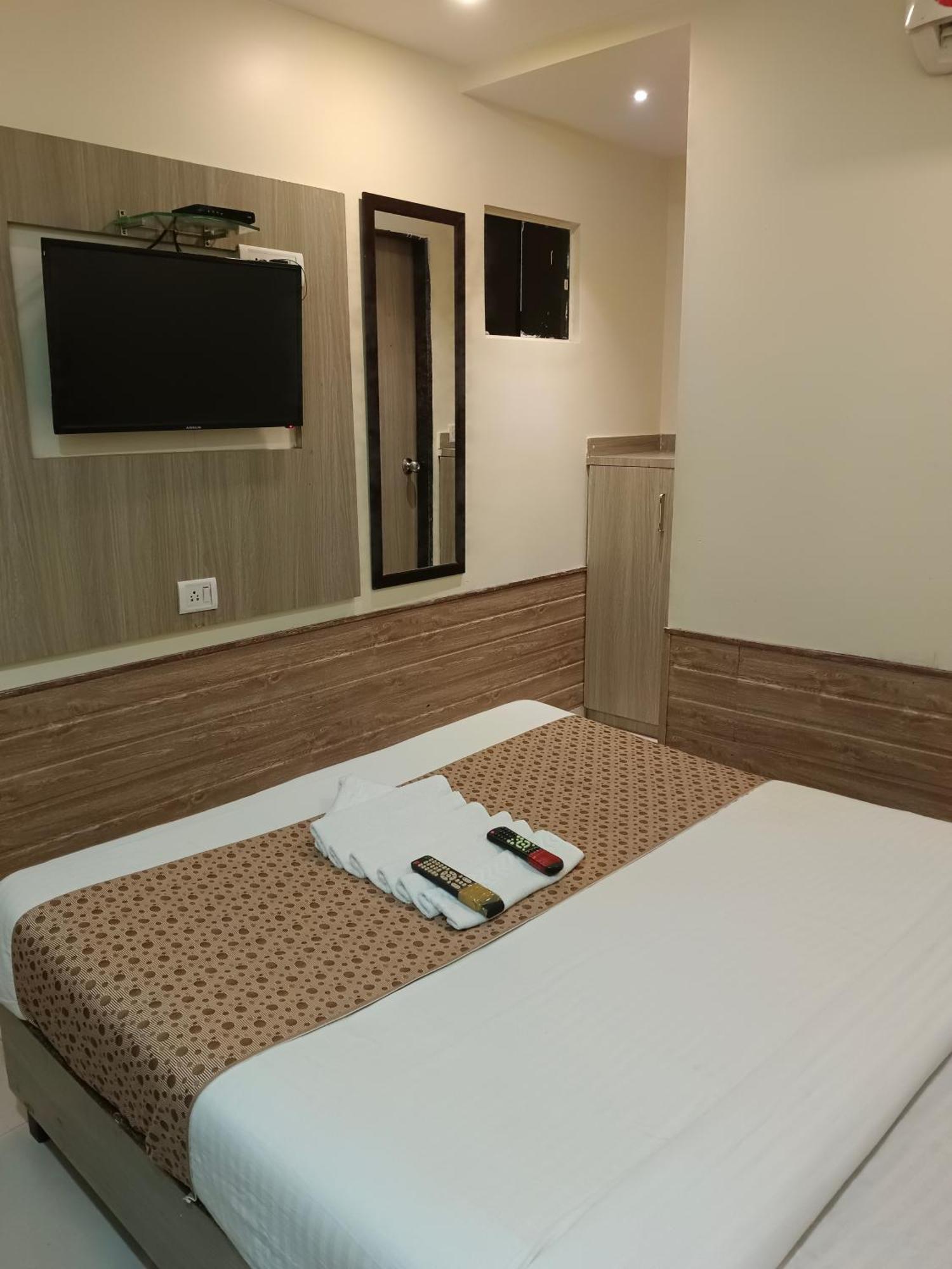Hotel Time Gold Near Domestics Airport Bombay Exterior foto